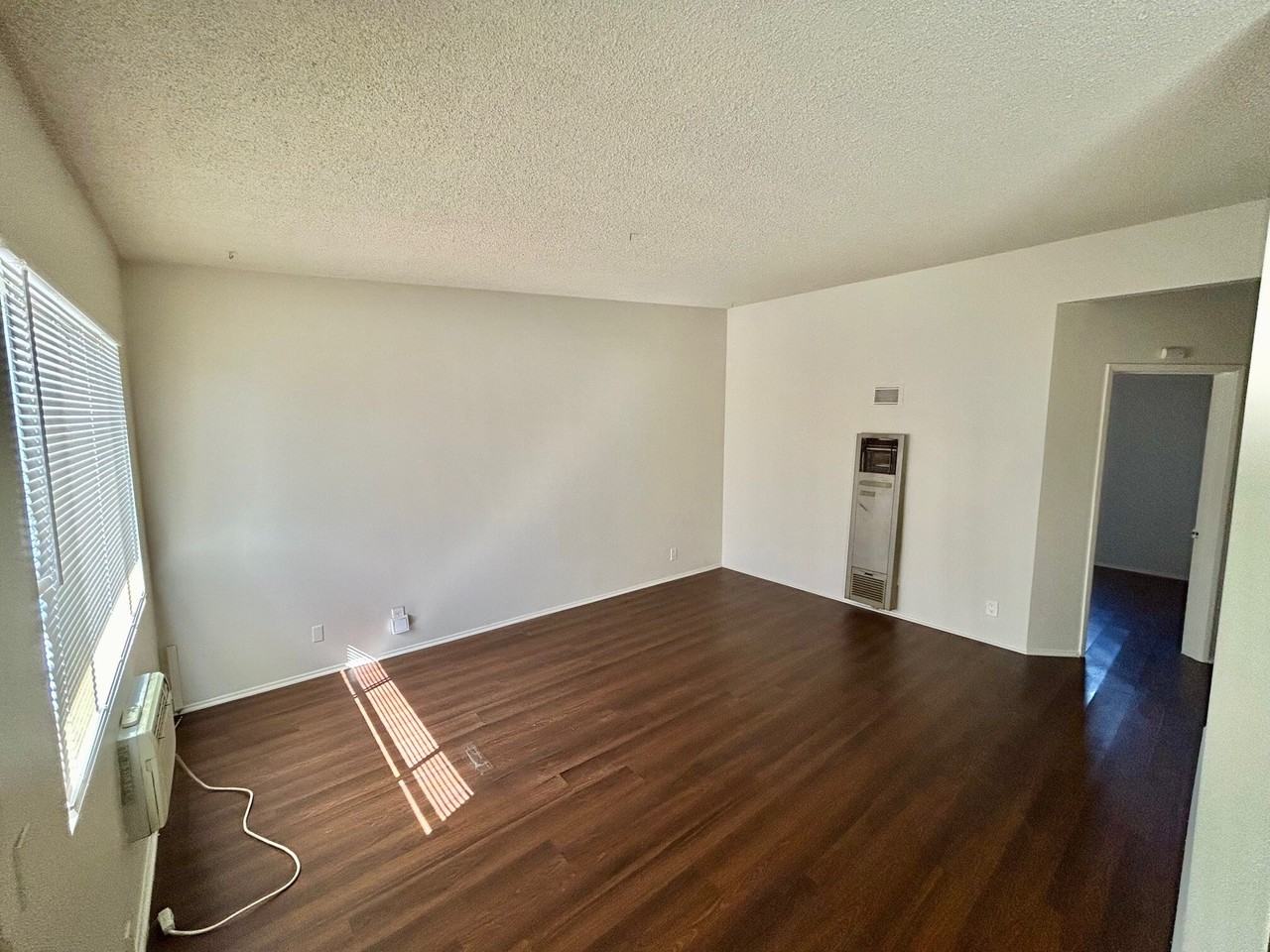 5920 GOLDENWEST AVE. (194) - Photo 2 of 7