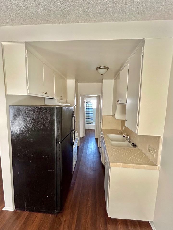 5920 GOLDENWEST AVE. (194) - Photo 3 of 7