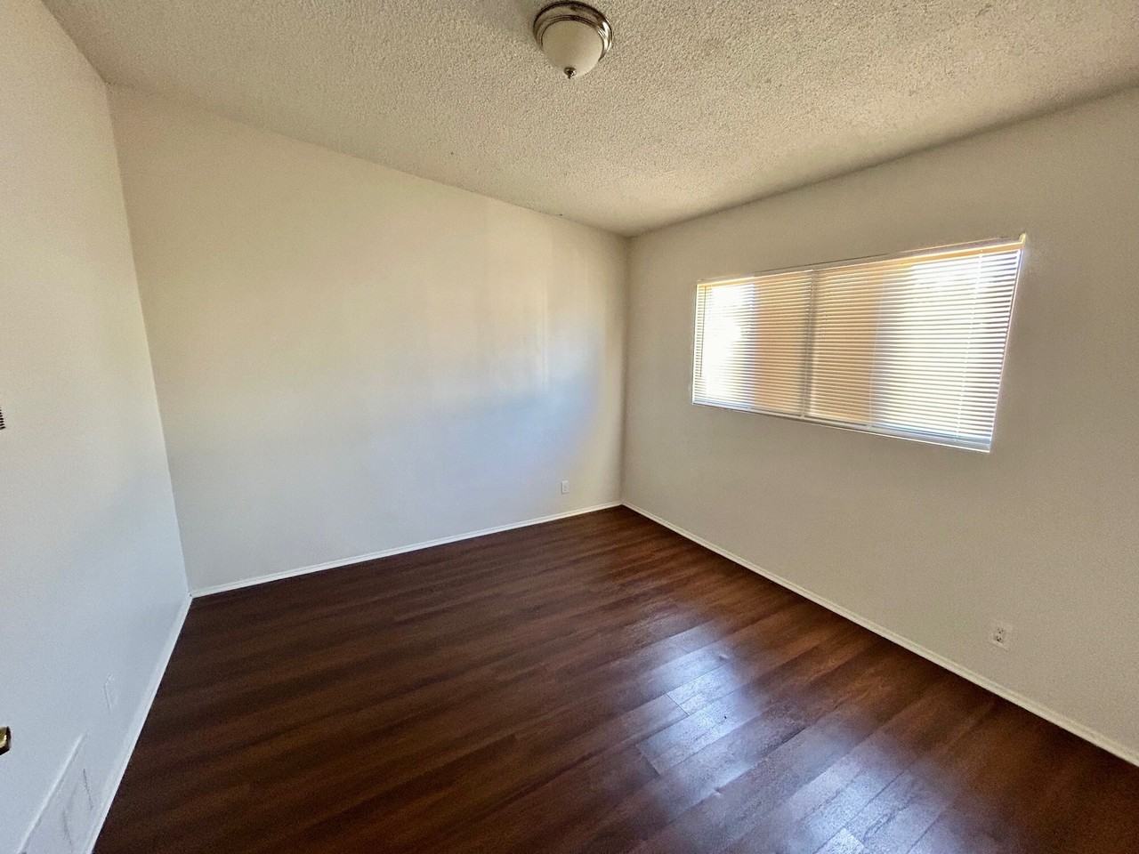 5920 GOLDENWEST AVE. (194) - Photo 4 of 7