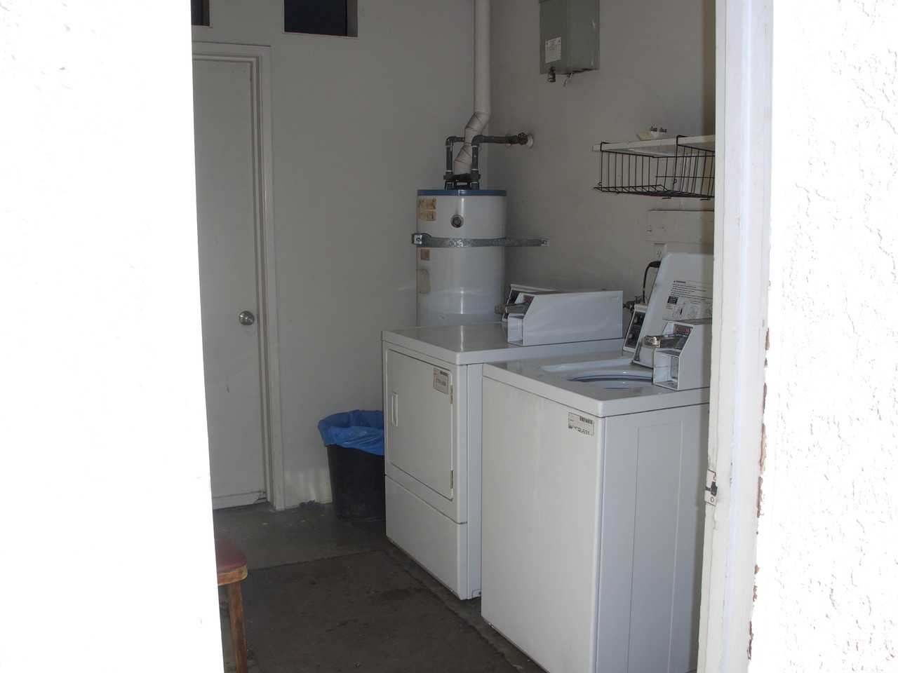 5920 GOLDENWEST AVE. (194) - Photo 6 of 7