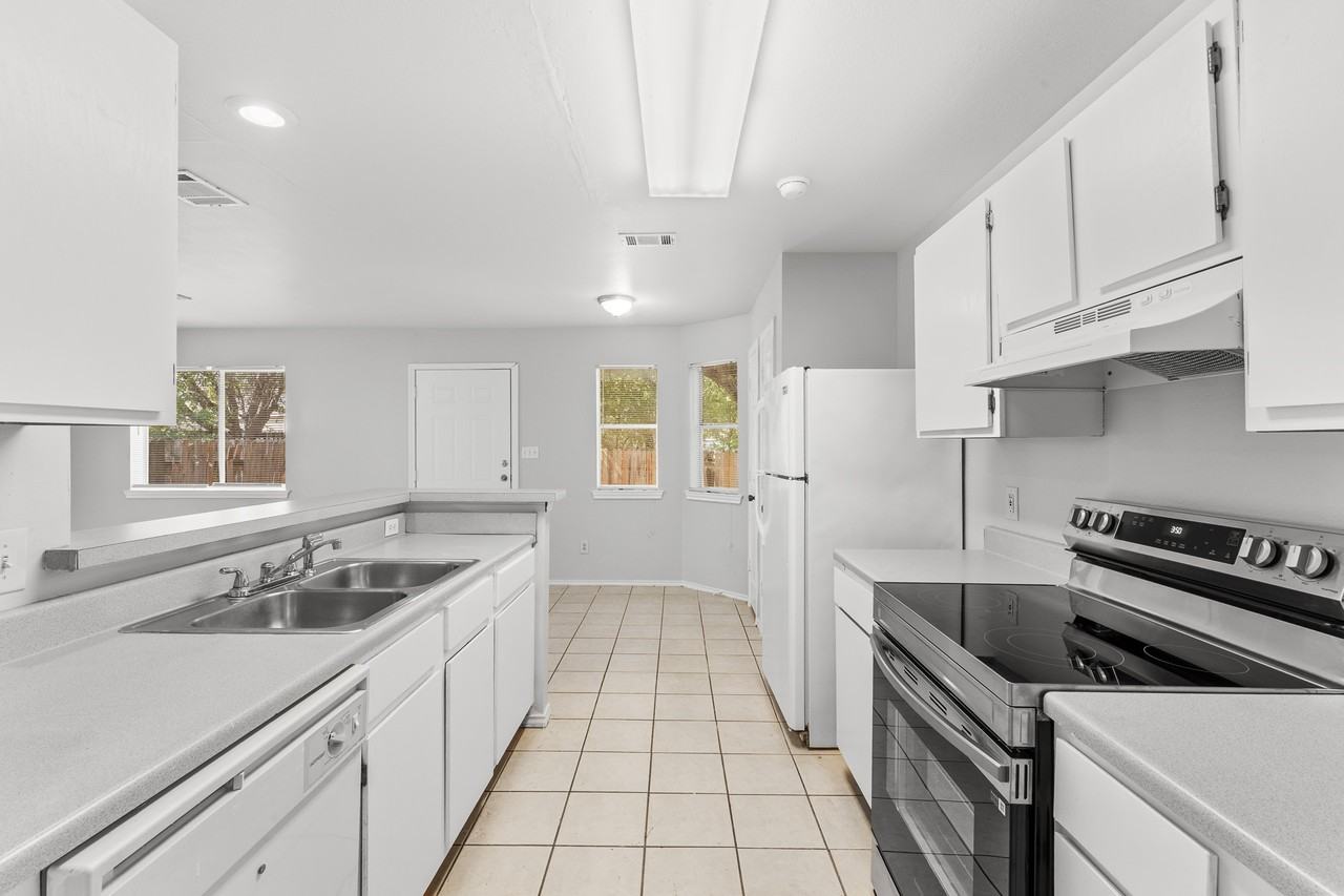 840 Sagewood Trail - Photo 6 of 10