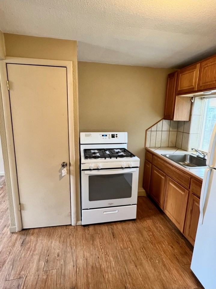 303 North Santa Fe Avenue - Photo 2 of 20