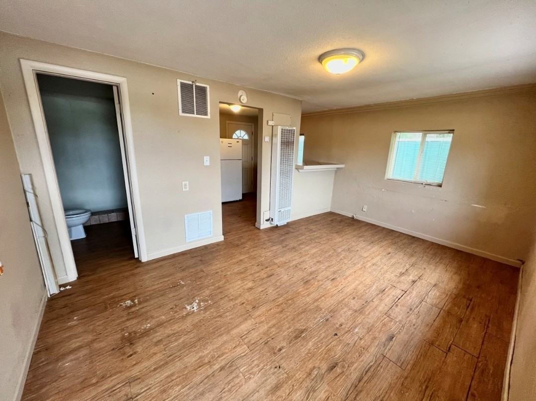 303 North Santa Fe Avenue - Photo 3 of 20