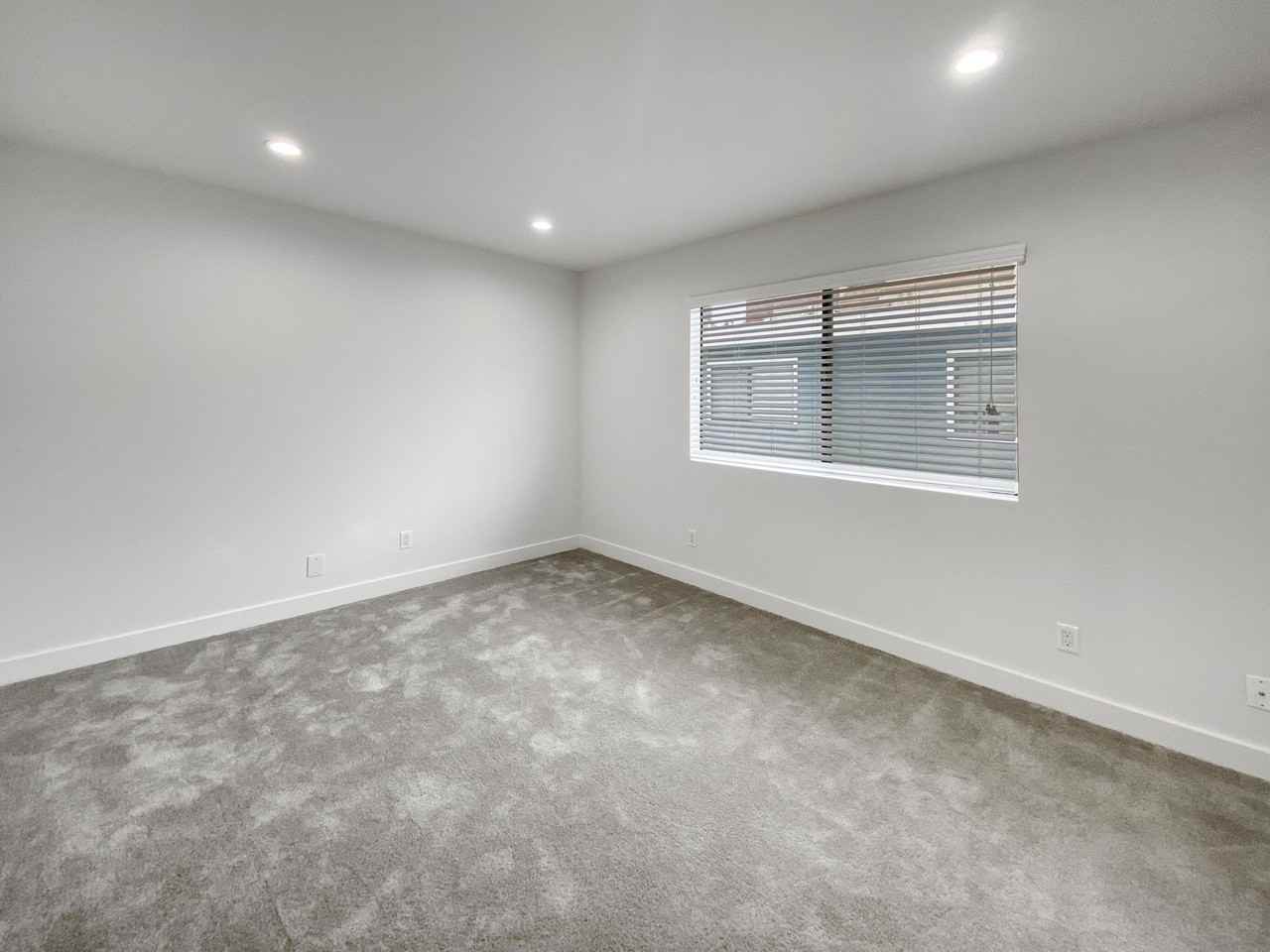 2 BED, 2.5 BATH TOWNHOUSE UNIT * NORTH GLENDALE * WASHER DRYER - Photo 3 of 9