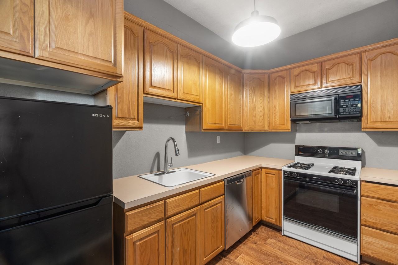 141 South Main Street - Photo 6 of 18