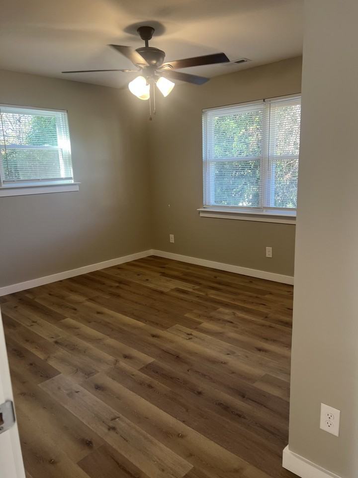 1933 Harle Avenue Northwest - Photo 3 of 12