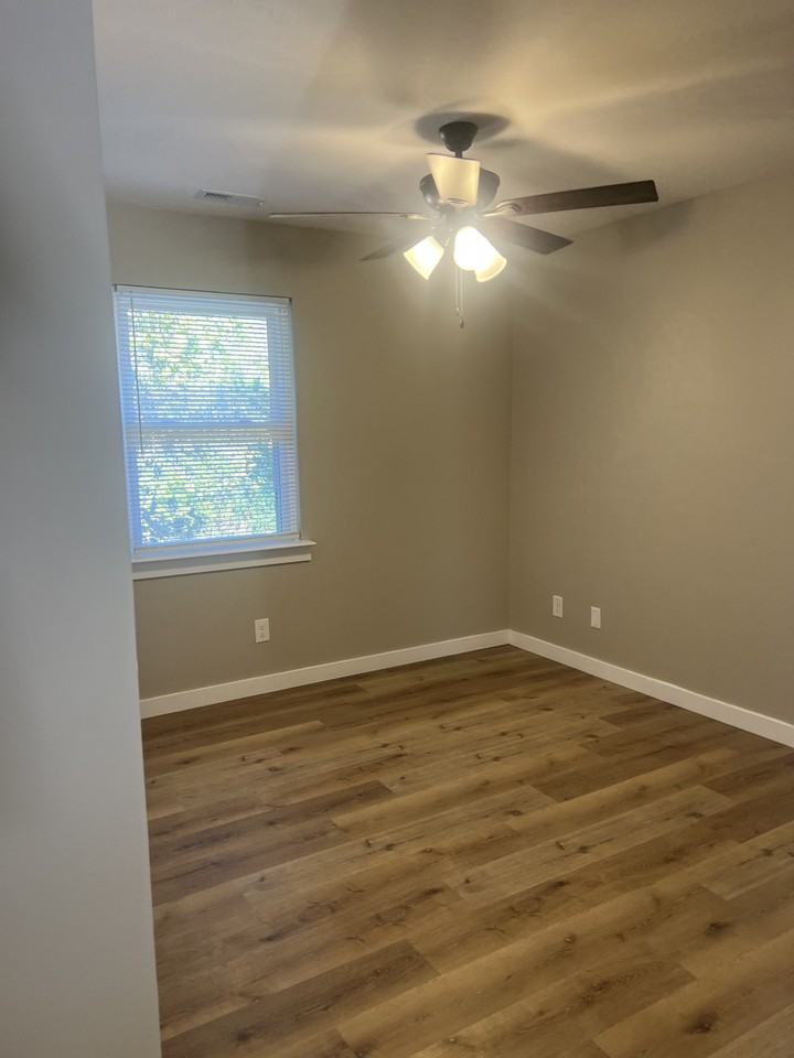 1933 Harle Avenue Northwest - Photo 4 of 12