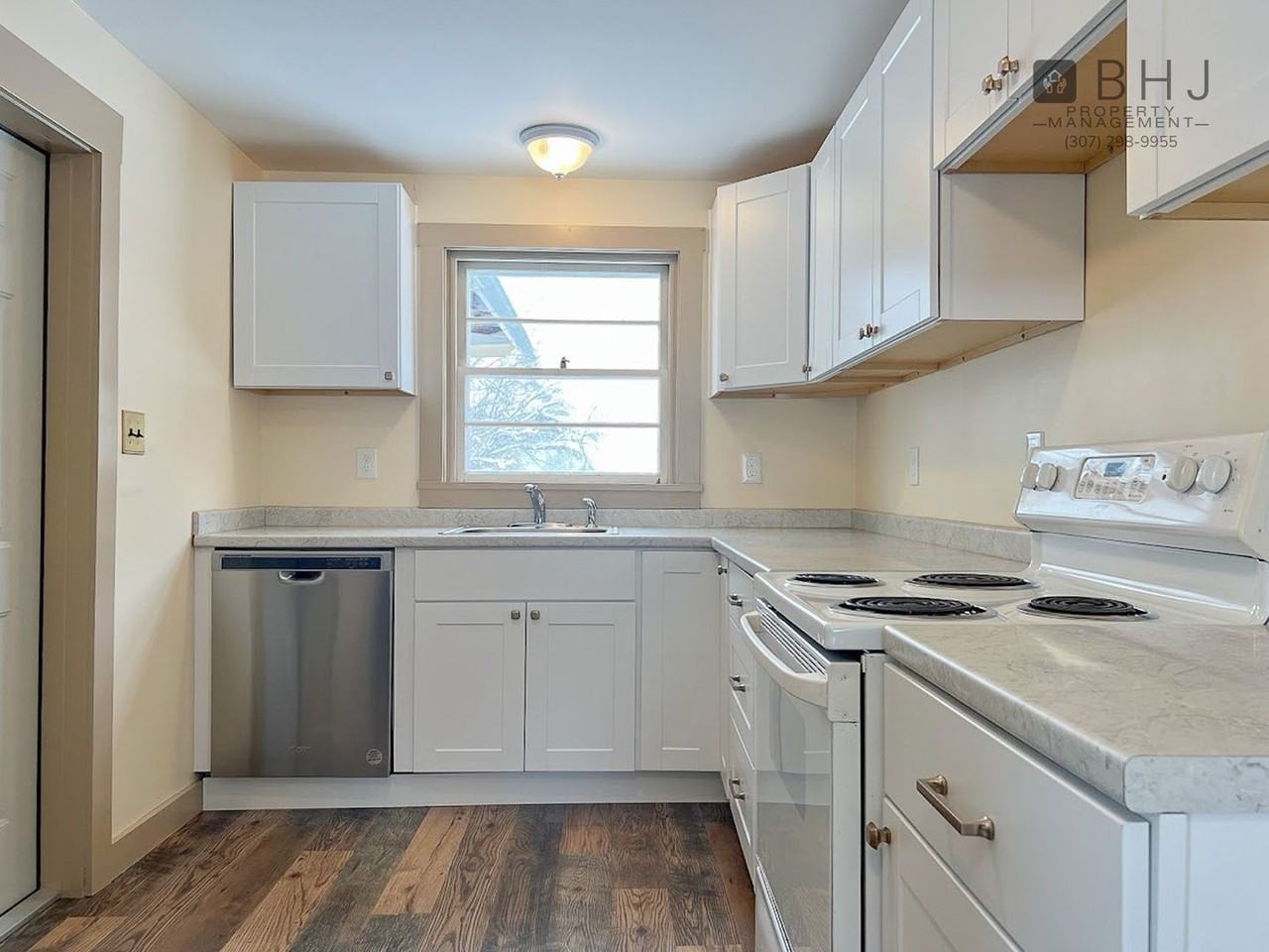 6868 Coffeen Ave - Photo 5 of 34