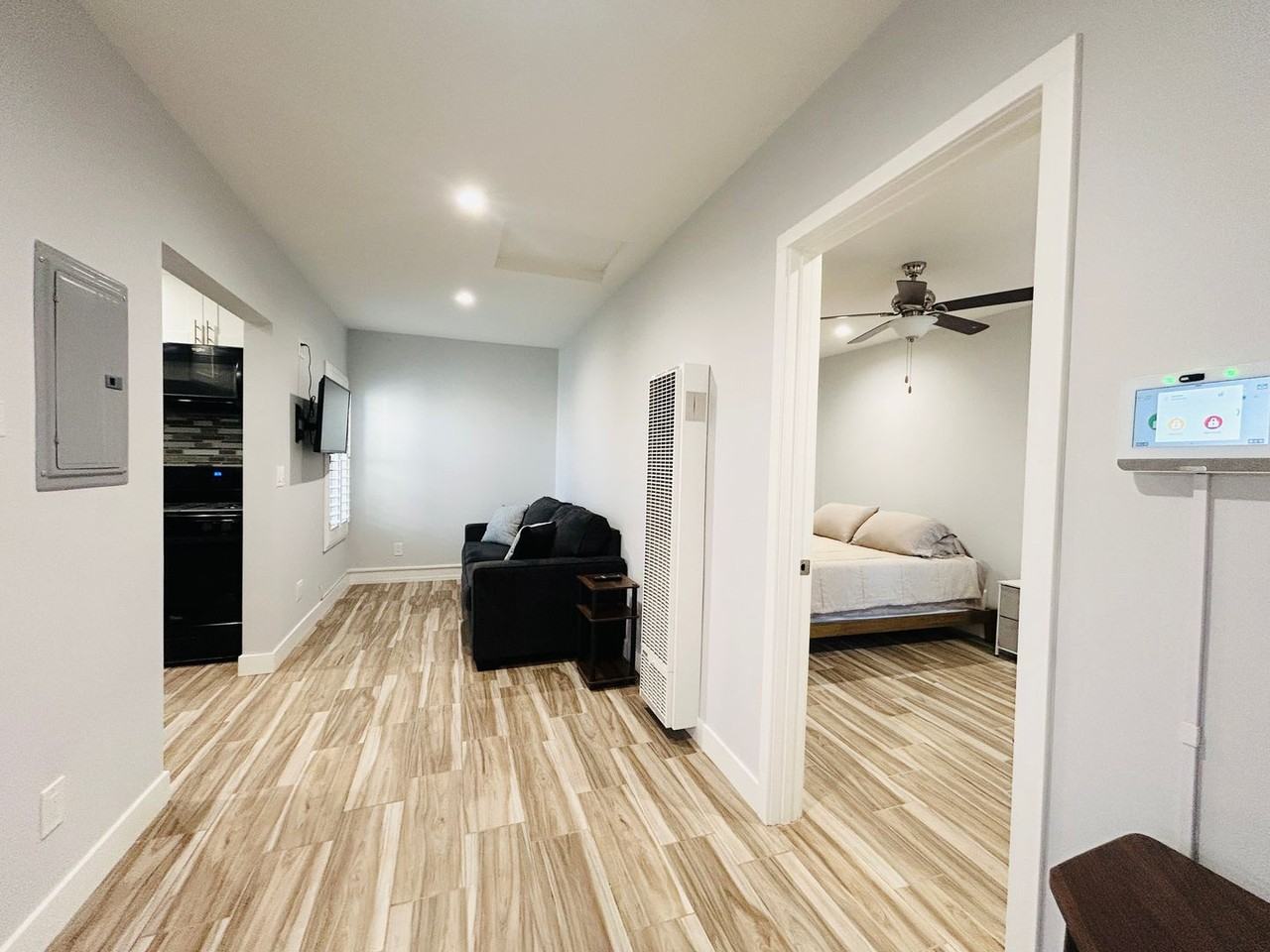 8828 Haas Ave - Photo 2 of 7