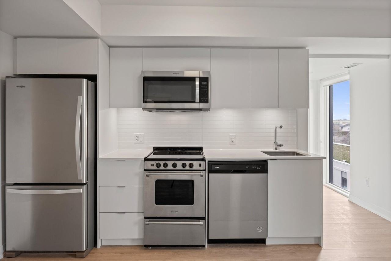 480 Wilson Ave - Photo 5 of 17