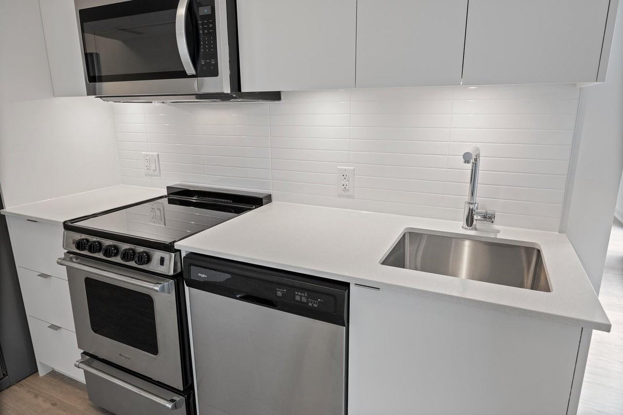 480 Wilson Ave - Photo 6 of 17