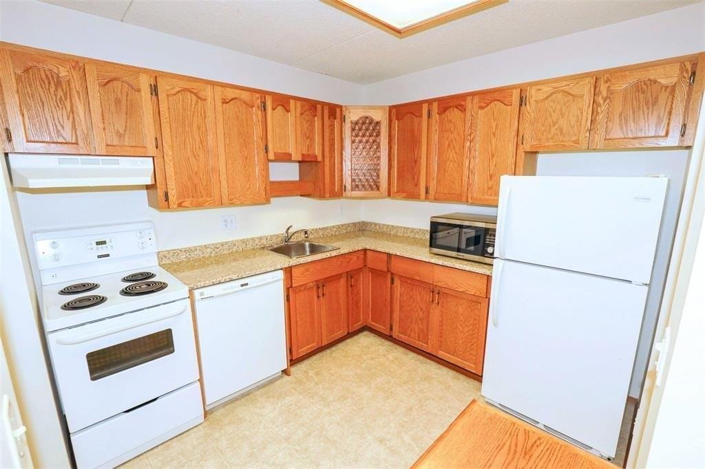 1 Burland Ave - Photo 3 of 10