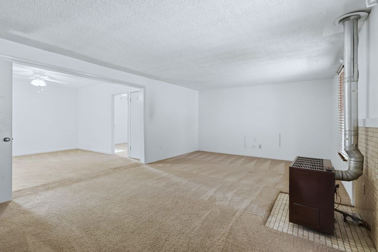 415 Lewis St - Photo 4 of 27