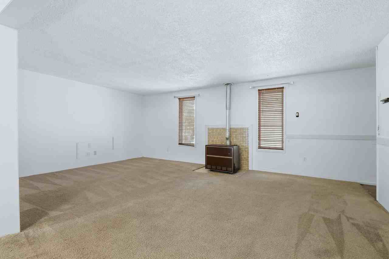 415 Lewis St - Photo 7 of 27