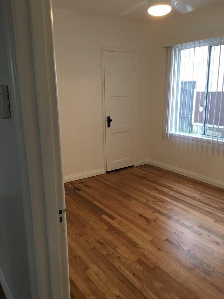 LA MESA - Photo 7 of 12