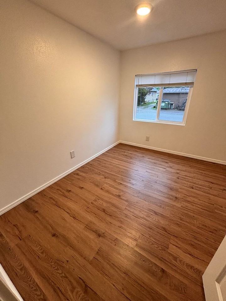 7545 South Dillard Avenue - Photo 7 of 12