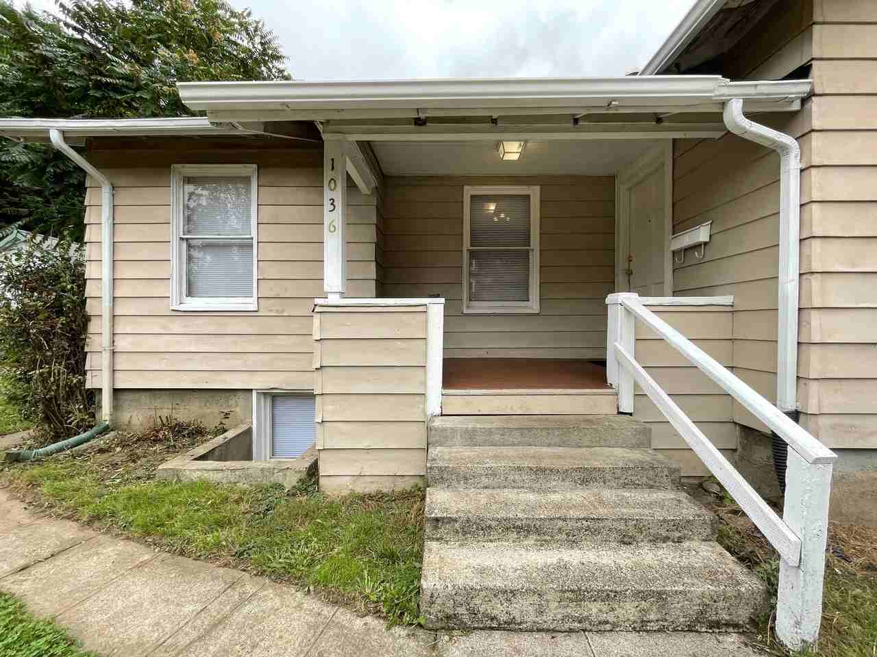 1036 N Shaver St - Photo 2 of 15