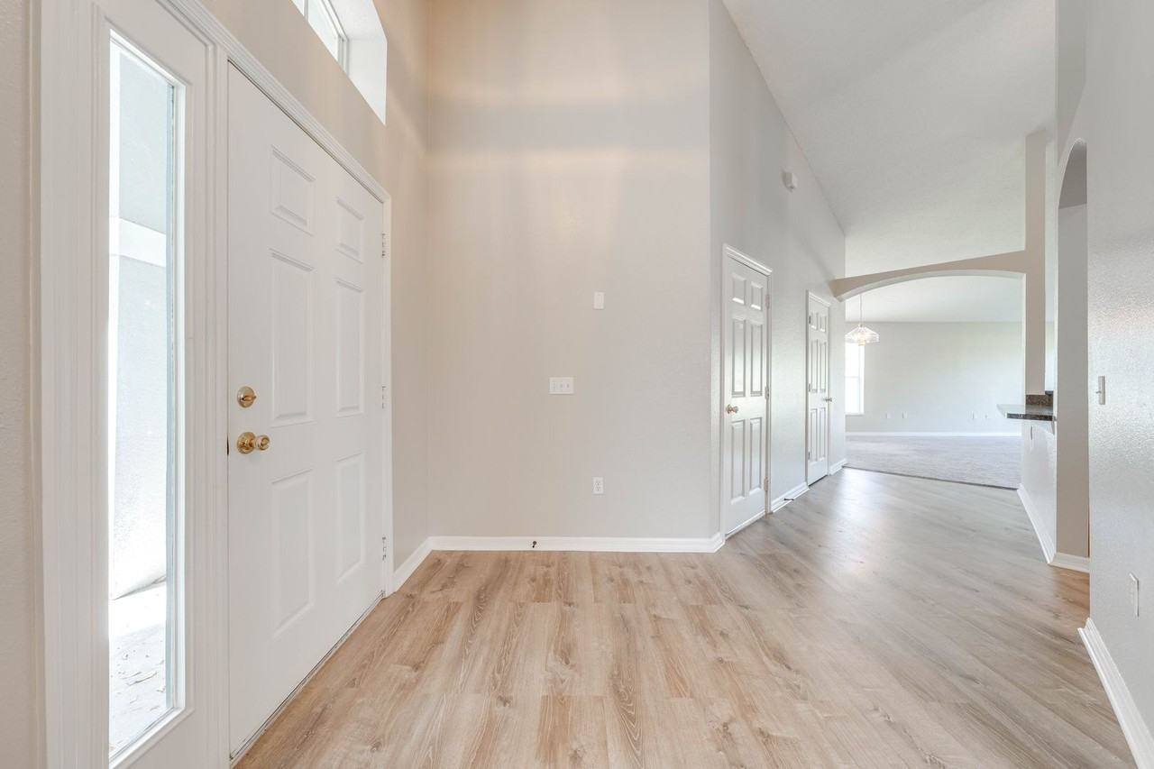 119 Southampton Dr - Photo 3 of 33