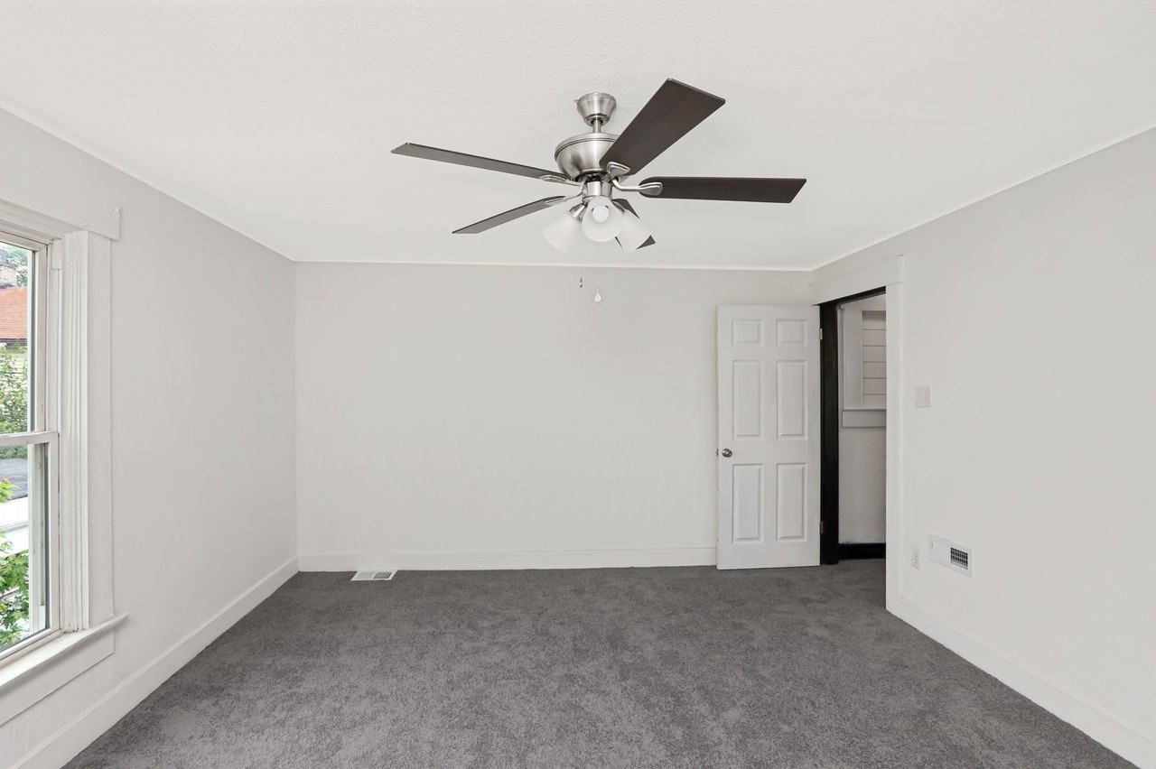 1040 Huffman Ave - Photo 3 of 14