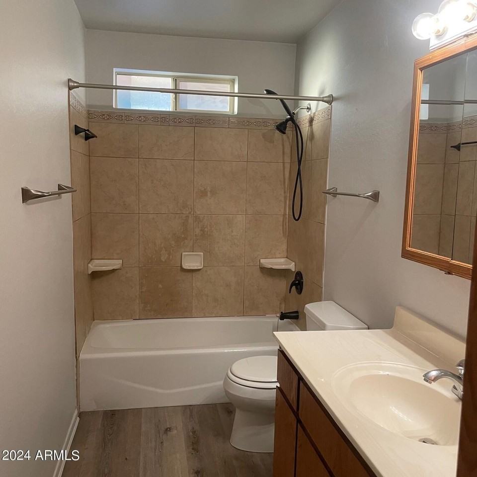 11222 North 15th Lane #B - Photo 7 of 17