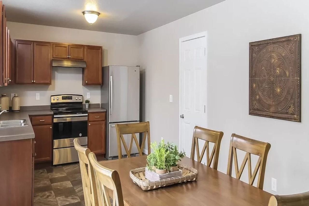 1040 Broken Ridge Dr - Photo 5 of 30