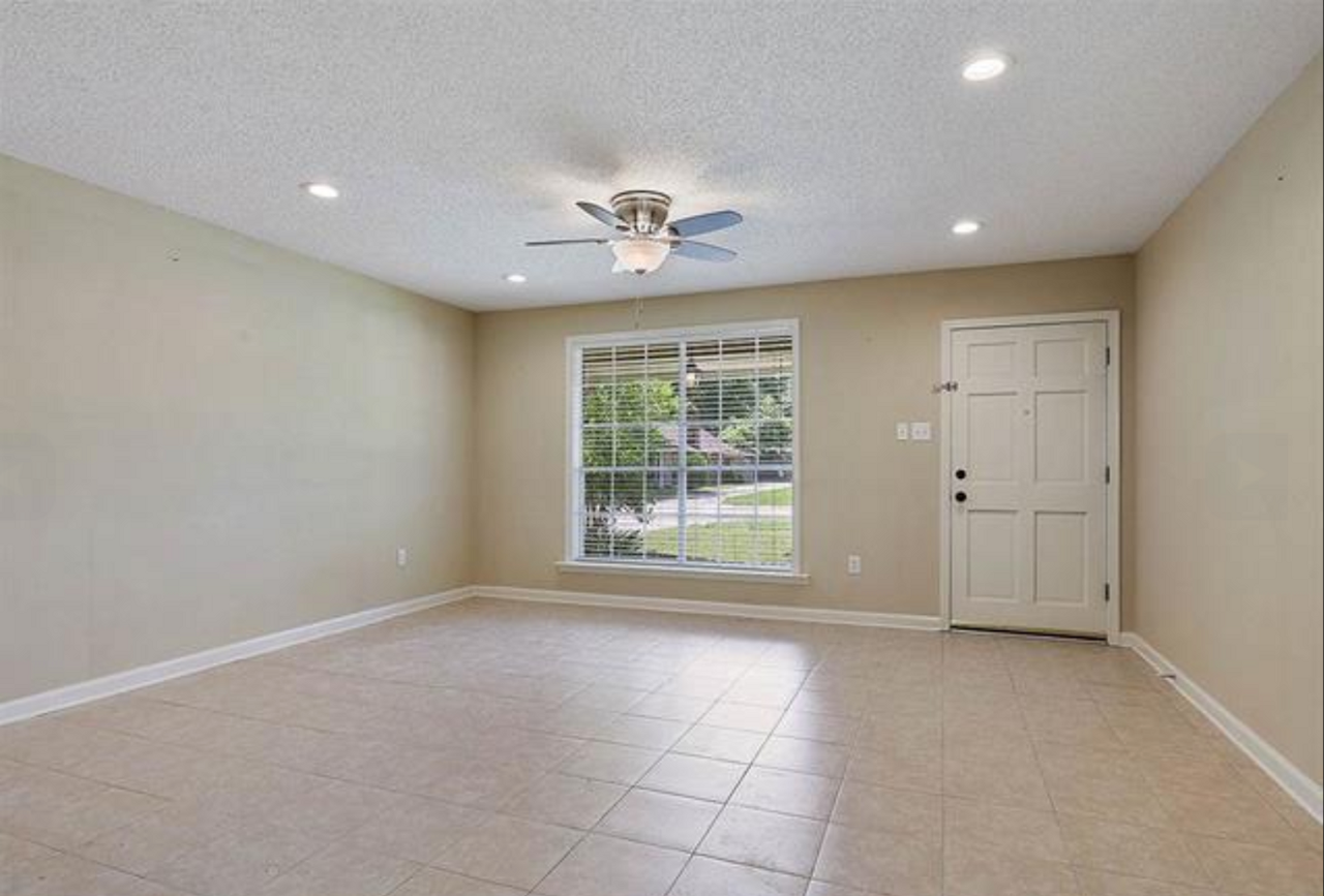 16613 Bristoe Ave - Photo 3 of 9