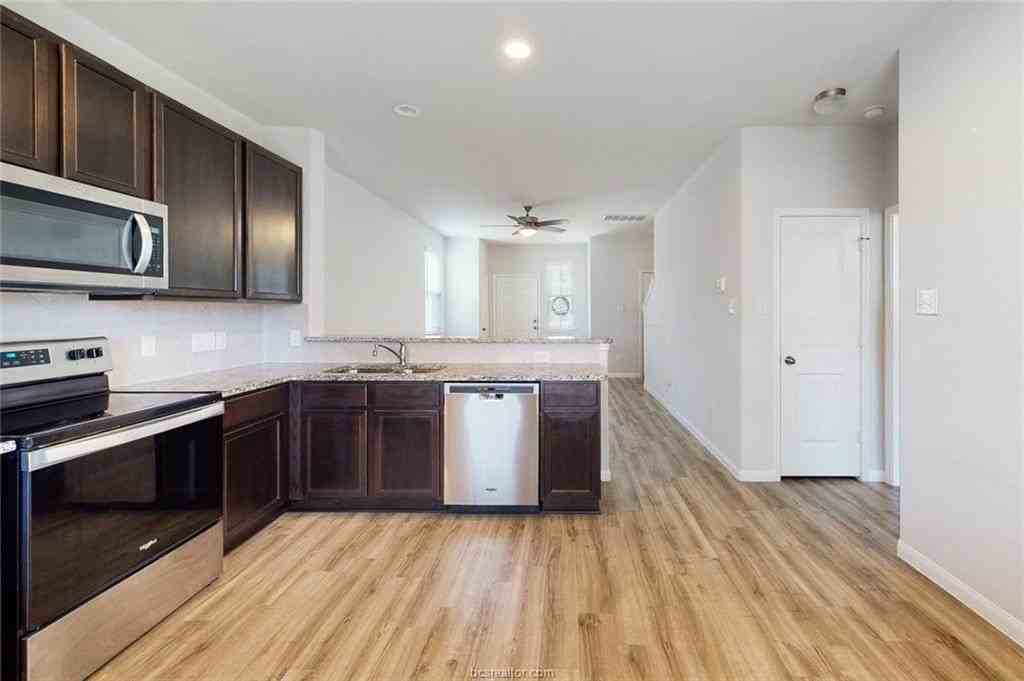 978 Marquis Dr - Photo 5 of 14