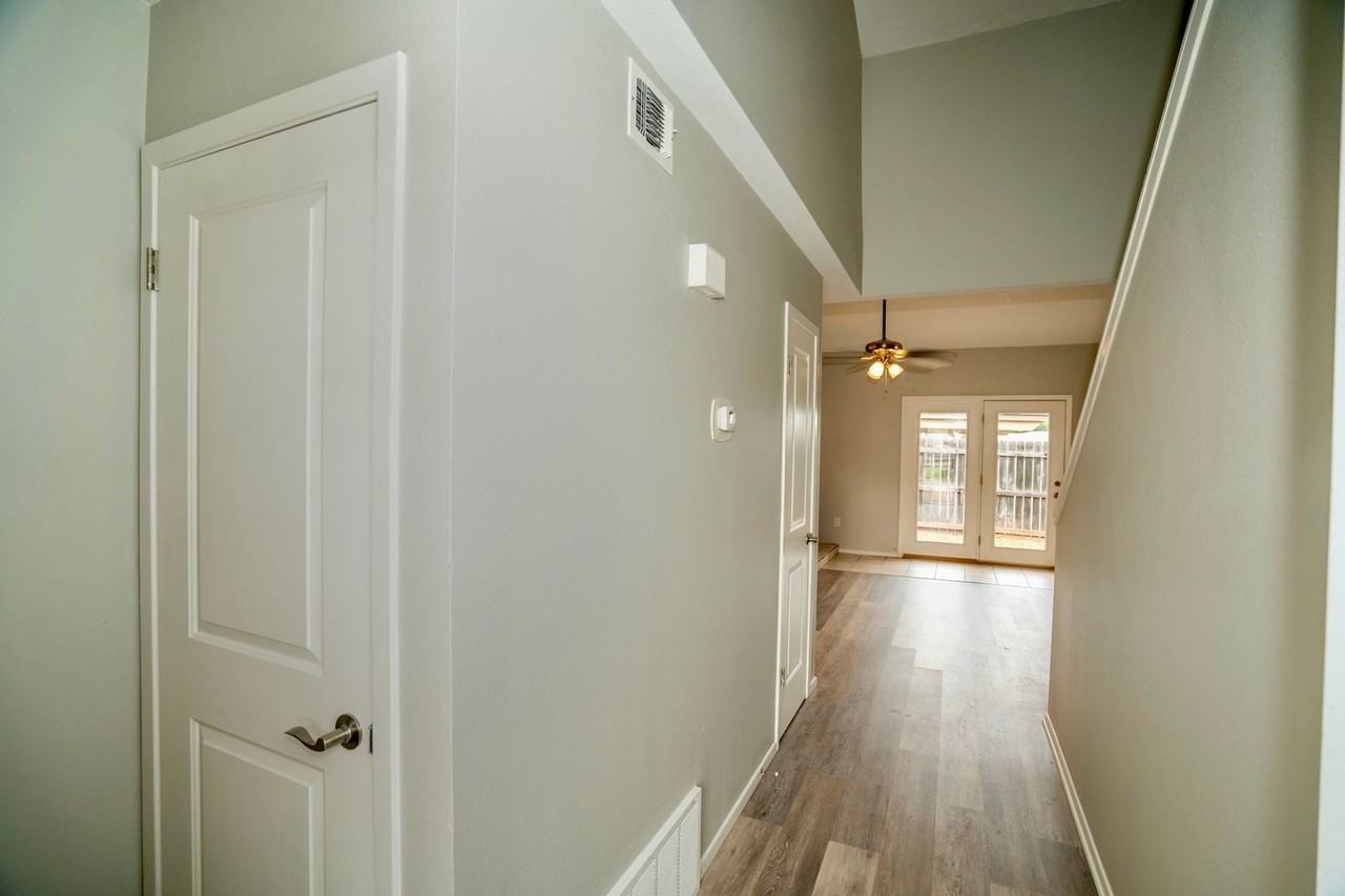 4527 Bermuda Dr - Photo 2 of 13