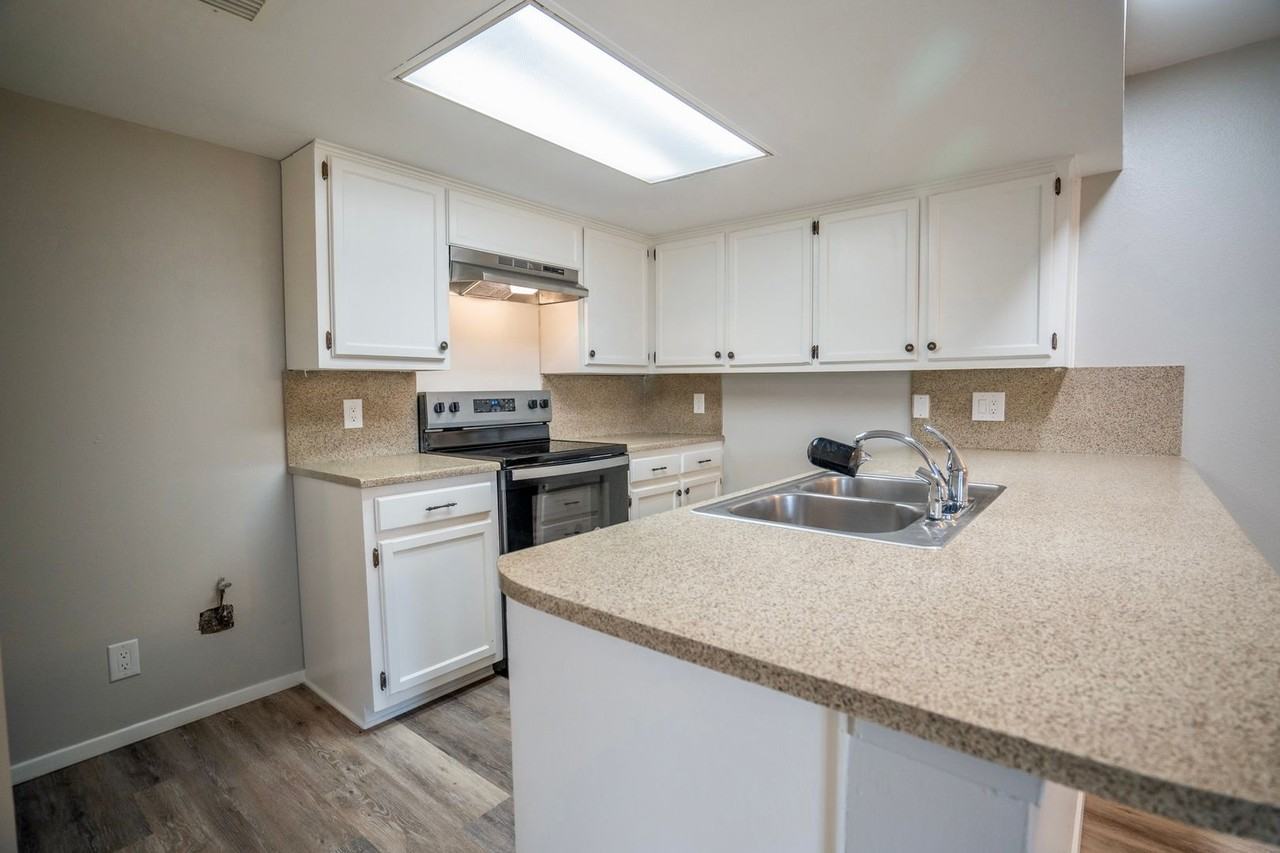 4527 Bermuda Dr - Photo 5 of 13