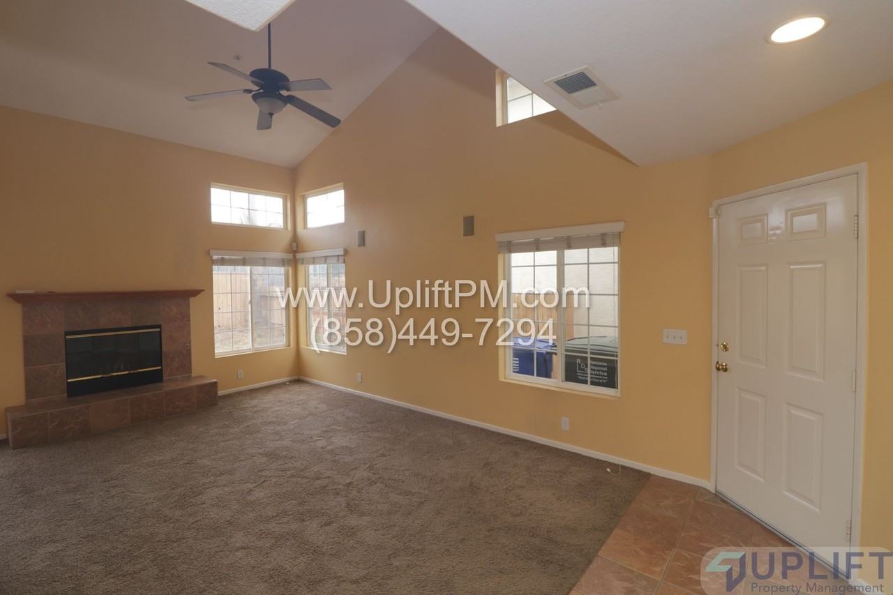 1338 Oak Village Dr - Photo 2 of 24