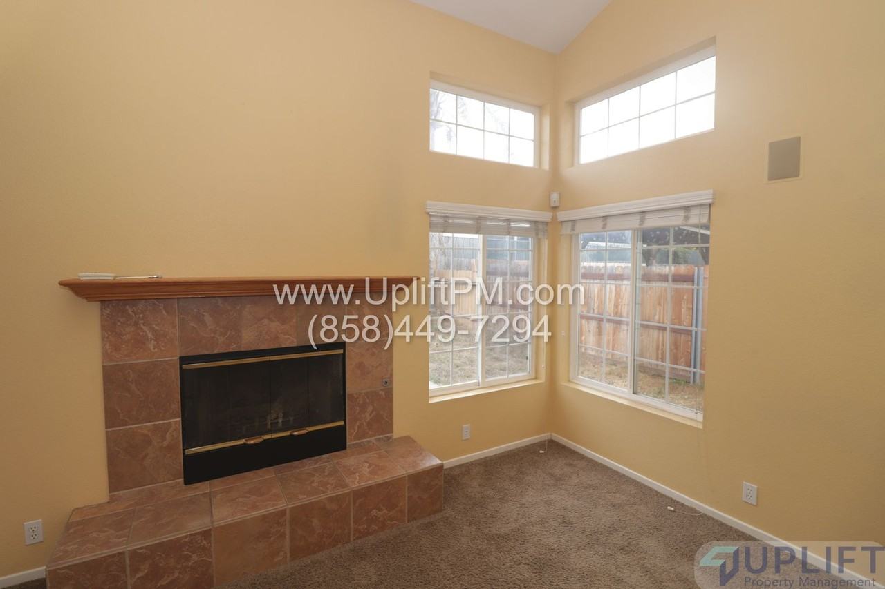 1338 Oak Village Dr - Photo 3 of 24