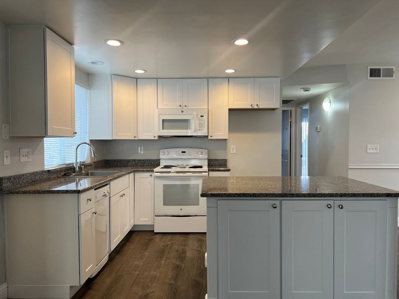 510A Hyacinth Ct - Photo 3 of 11