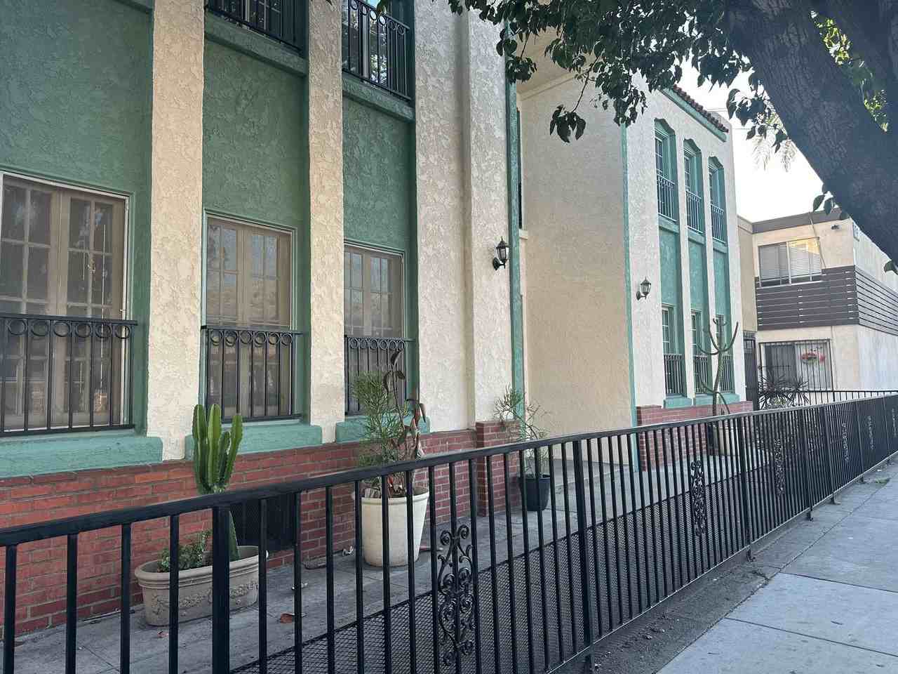 1738 E 4th St - Photo 4 of 26