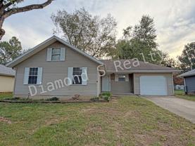5694 S Pinehurst Ave - Photo 1 of 1