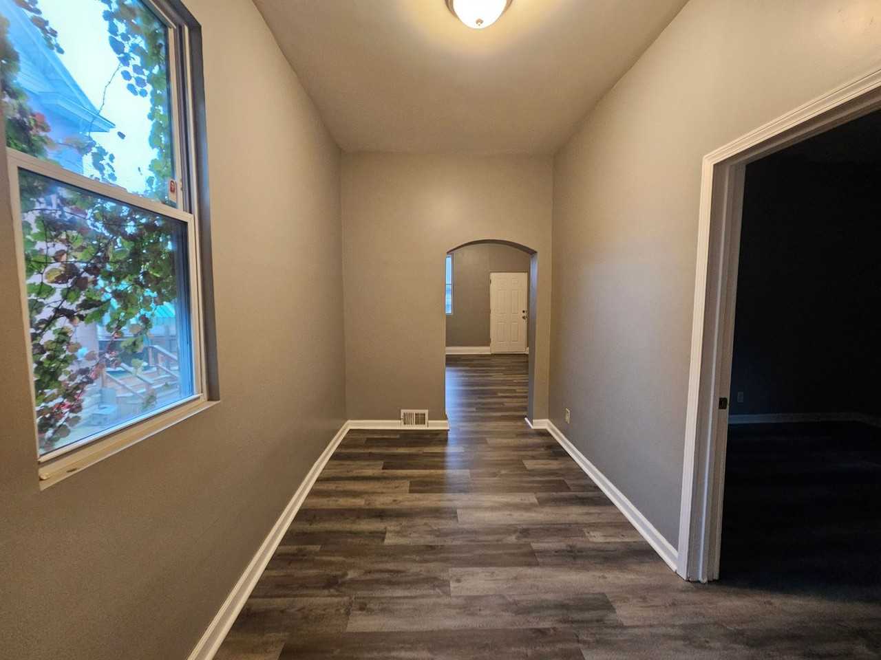 1025 Crucible St Fl 1 - Photo 4 of 9