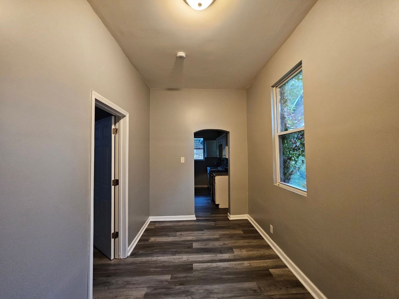 1025 Crucible St Fl 1 - Photo 5 of 9