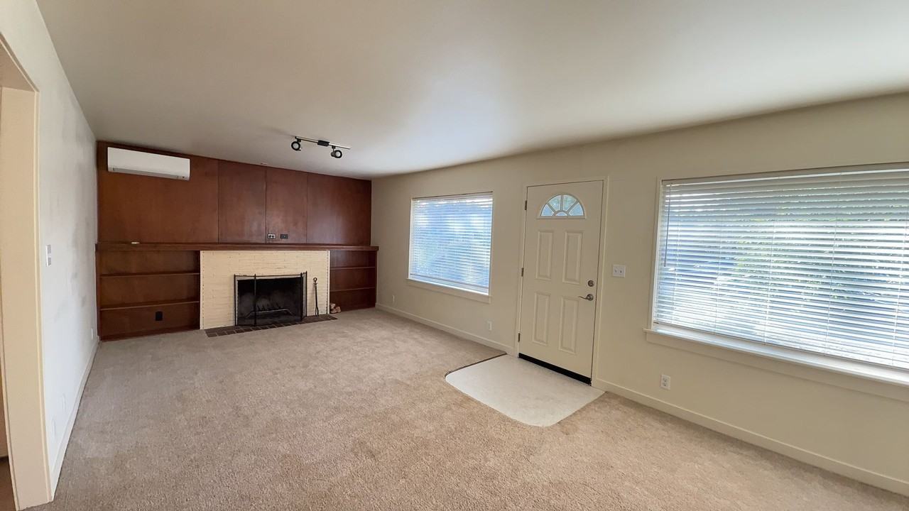 1509 Wilson St - Photo 2 of 13