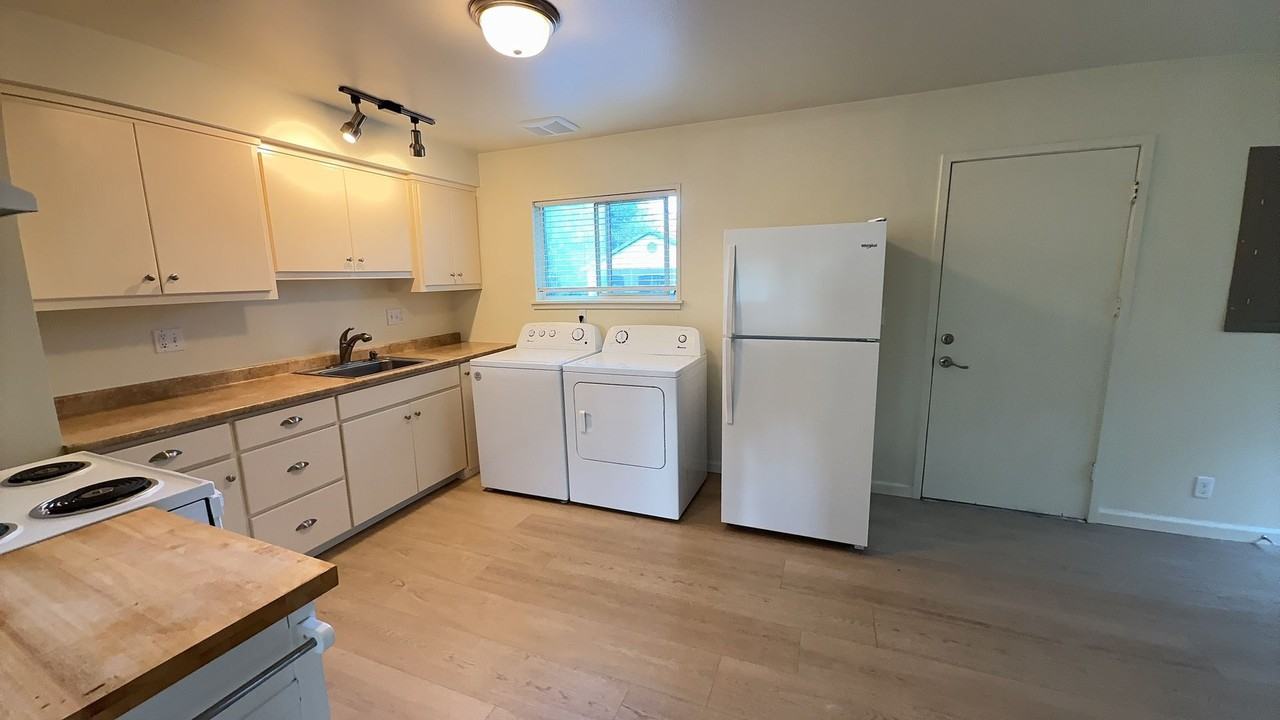 1509 Wilson St - Photo 3 of 13