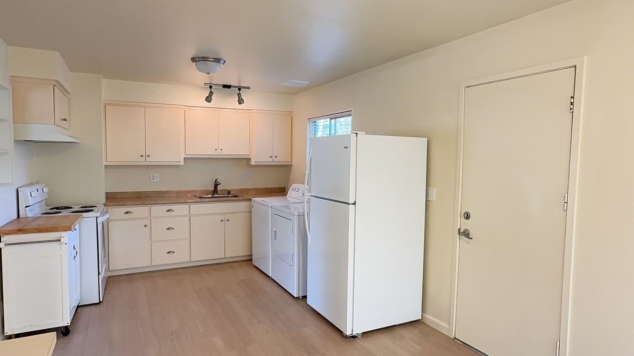 1509 Wilson St - Photo 4 of 13