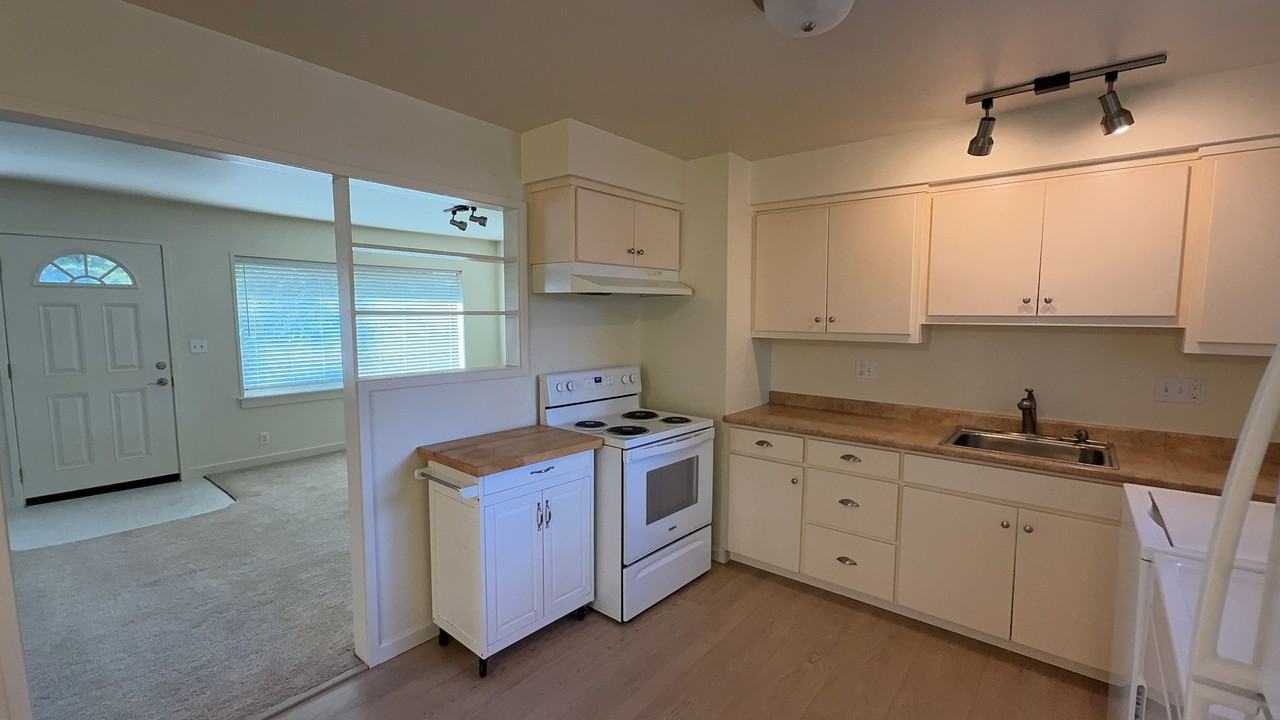 1509 Wilson St - Photo 6 of 13