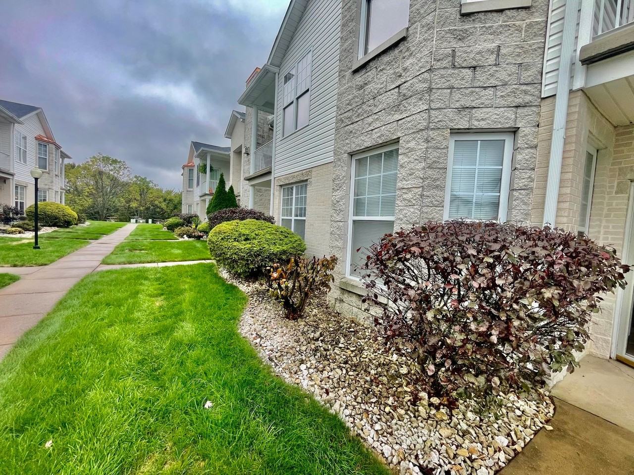 248 Adams Pointe Blvd #10 - Photo 2 of 19