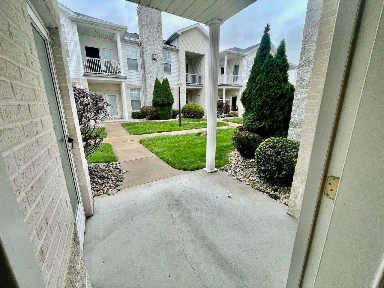 248 Adams Pointe Blvd #10 - Photo 3 of 19