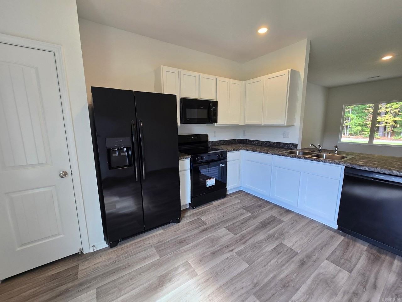 1296 W Maple St - Photo 3 of 11