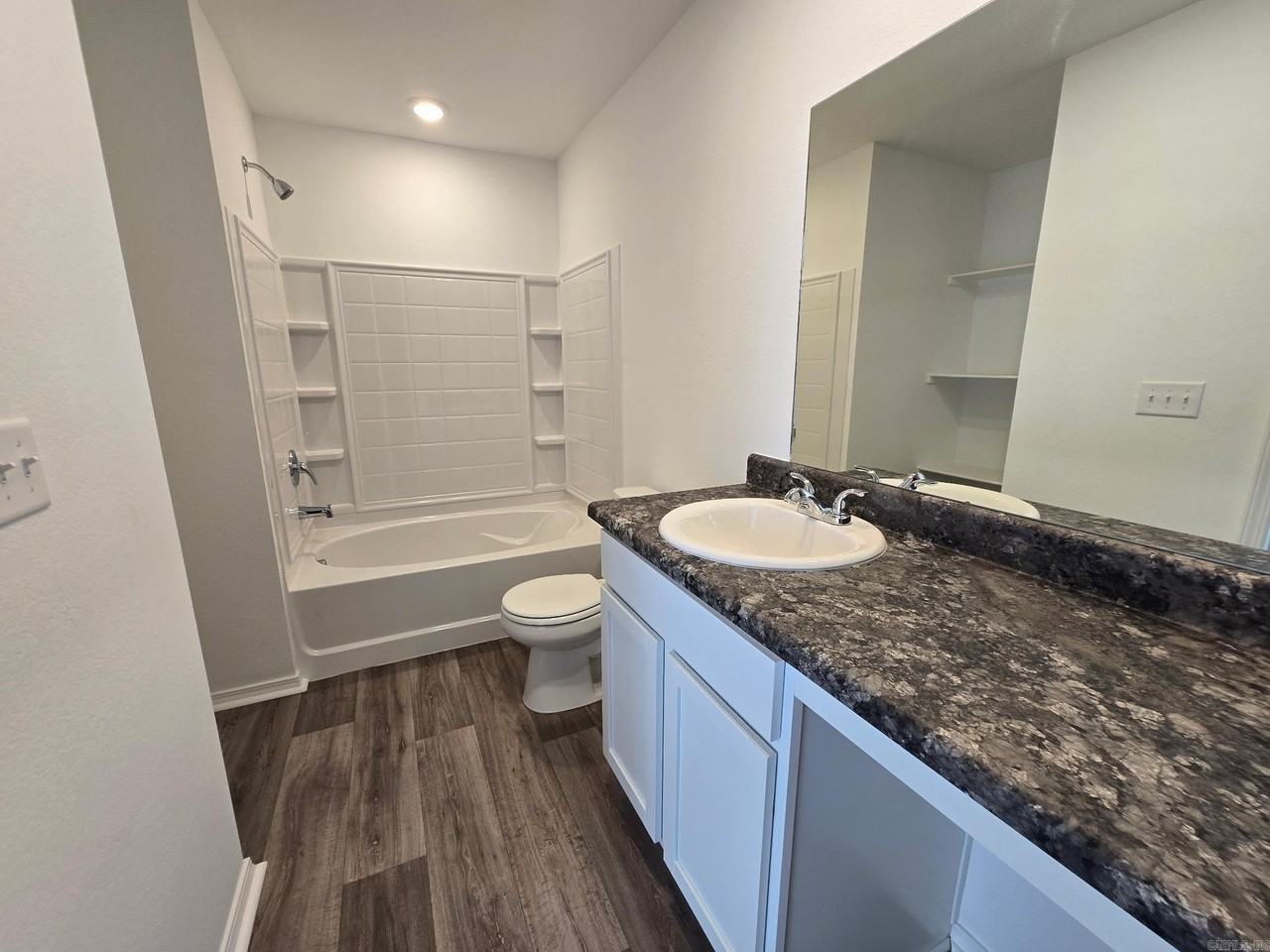 1296 W Maple St - Photo 5 of 11