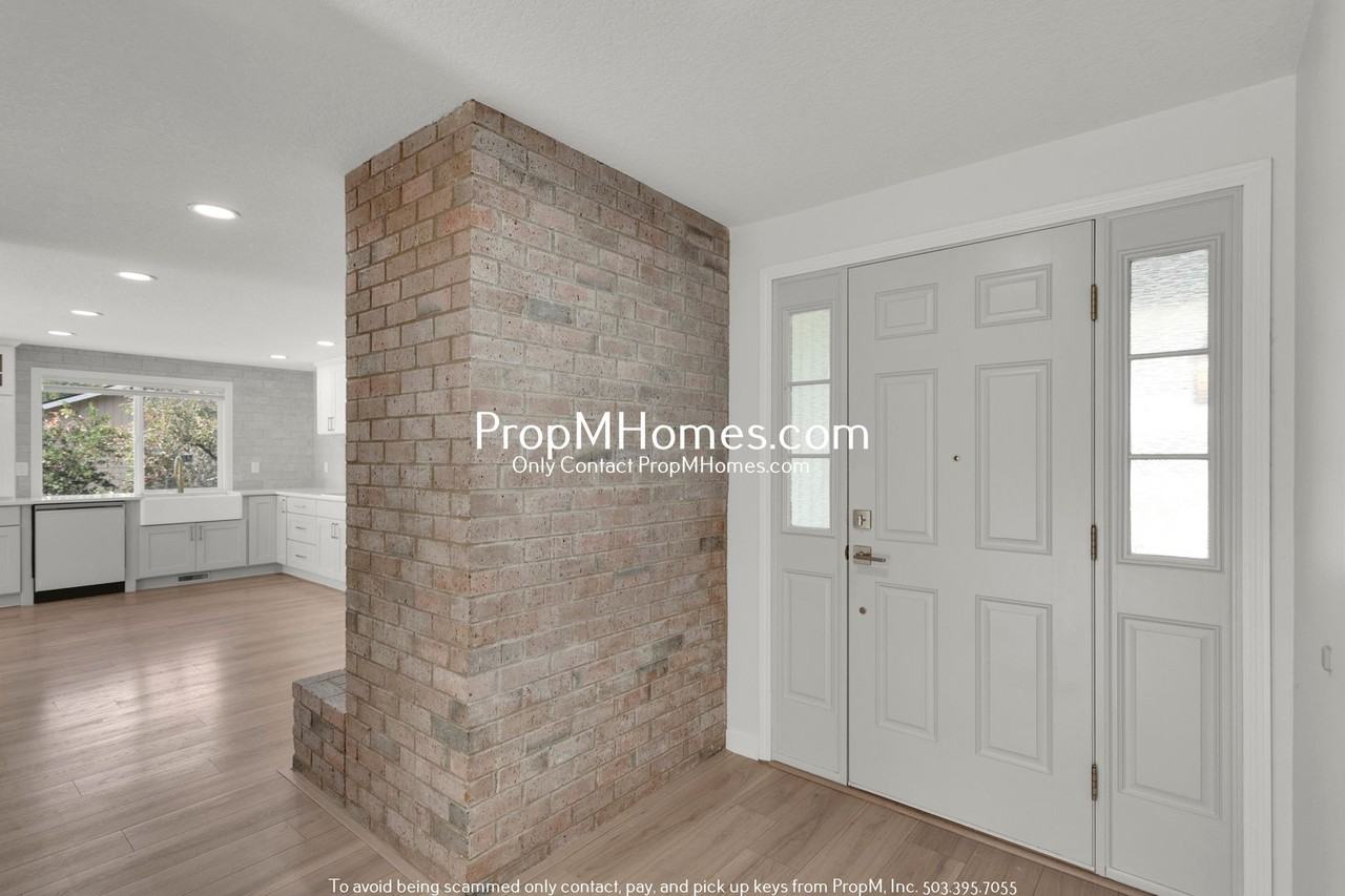 1461 Greentree Circle - Photo 2 of 28