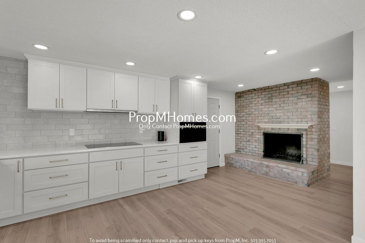 1461 Greentree Circle - Photo 3 of 28