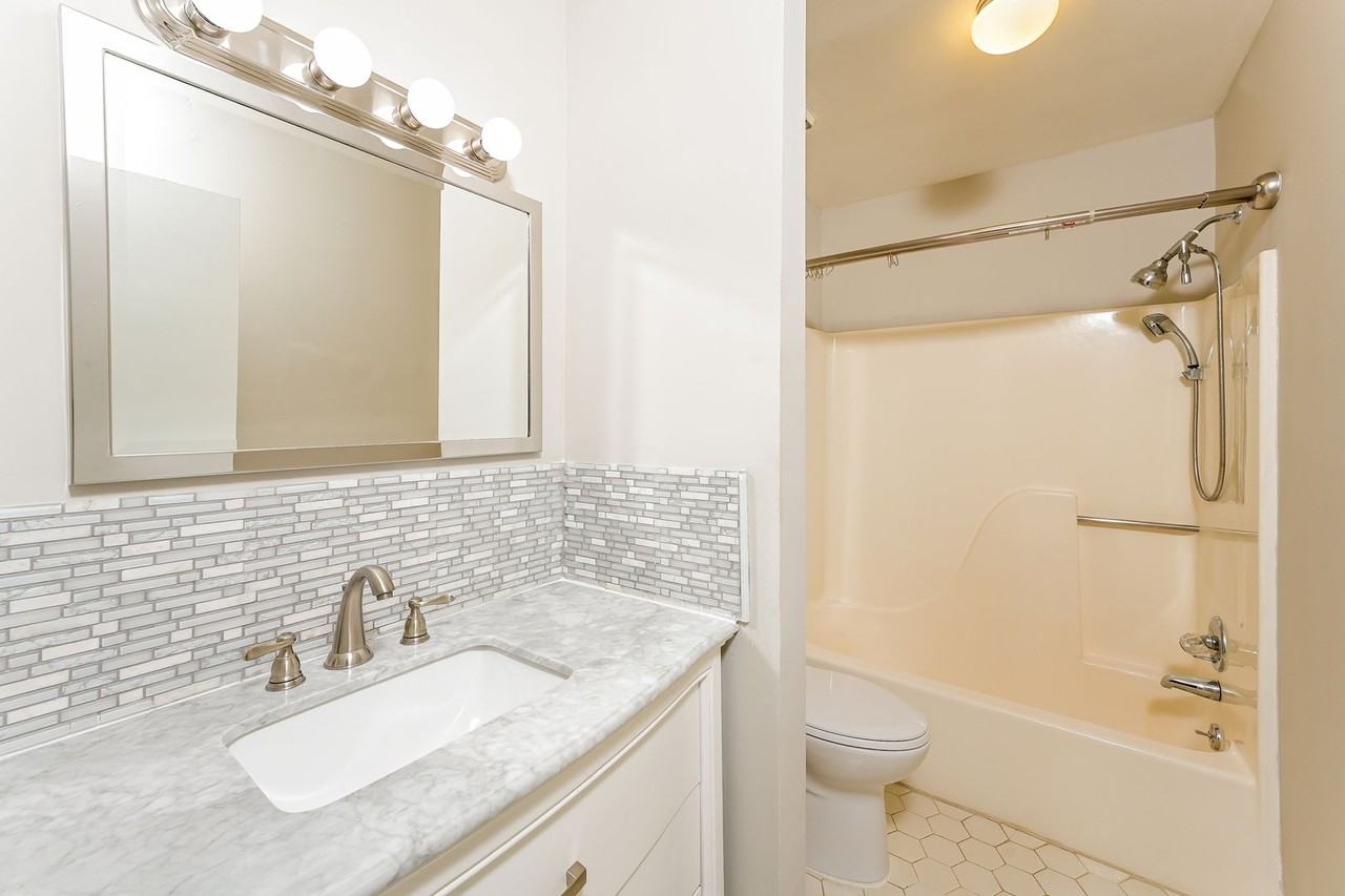 2505 W Broad St - Photo 7 of 16