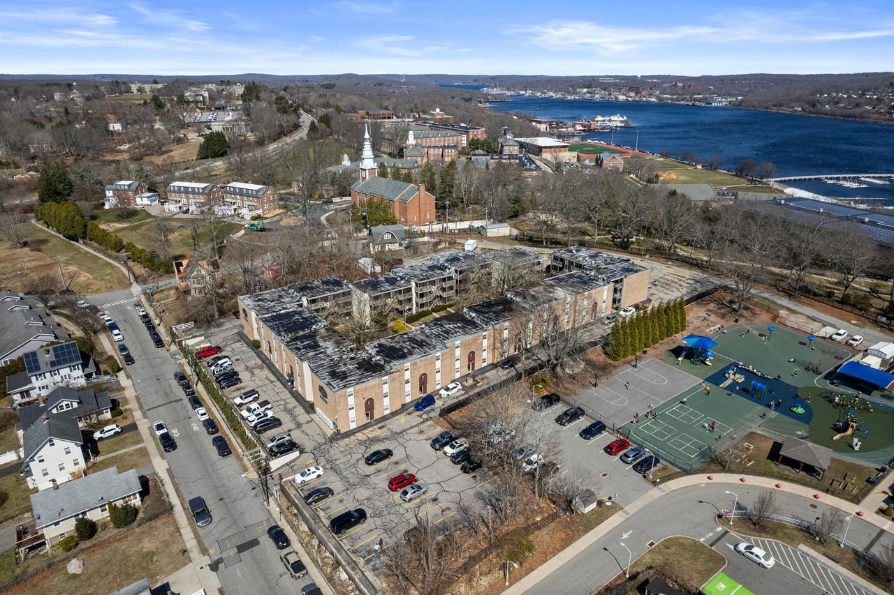 Courtview Square Apartments - Photo 3 of 7