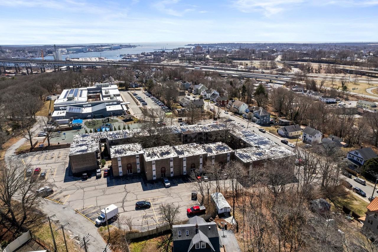 Courtview Square Apartments - Photo 4 of 7