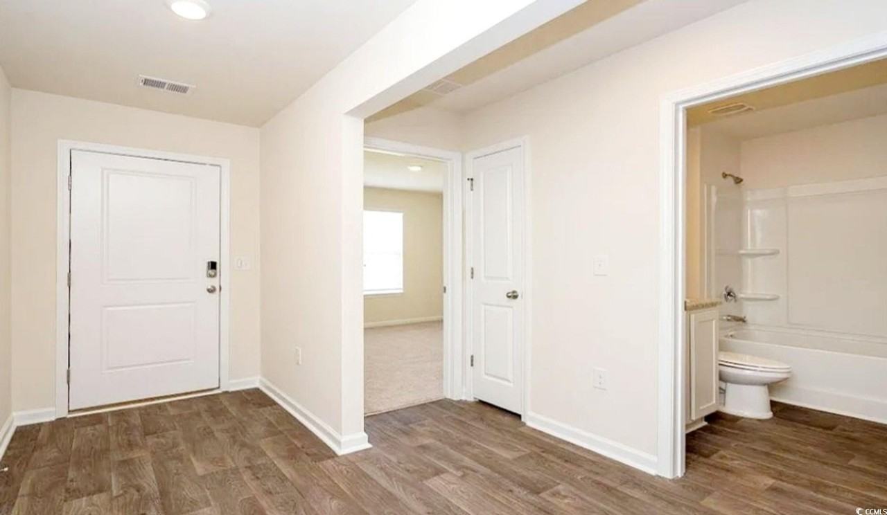 869 Twickenham Loop - Photo 3 of 15